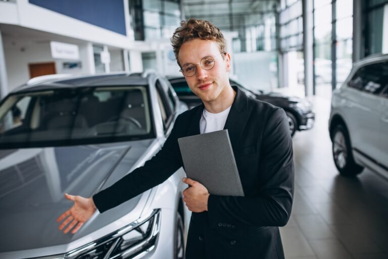 Ce trebuie să urmărești la un dealer auto înainte să faci o programare